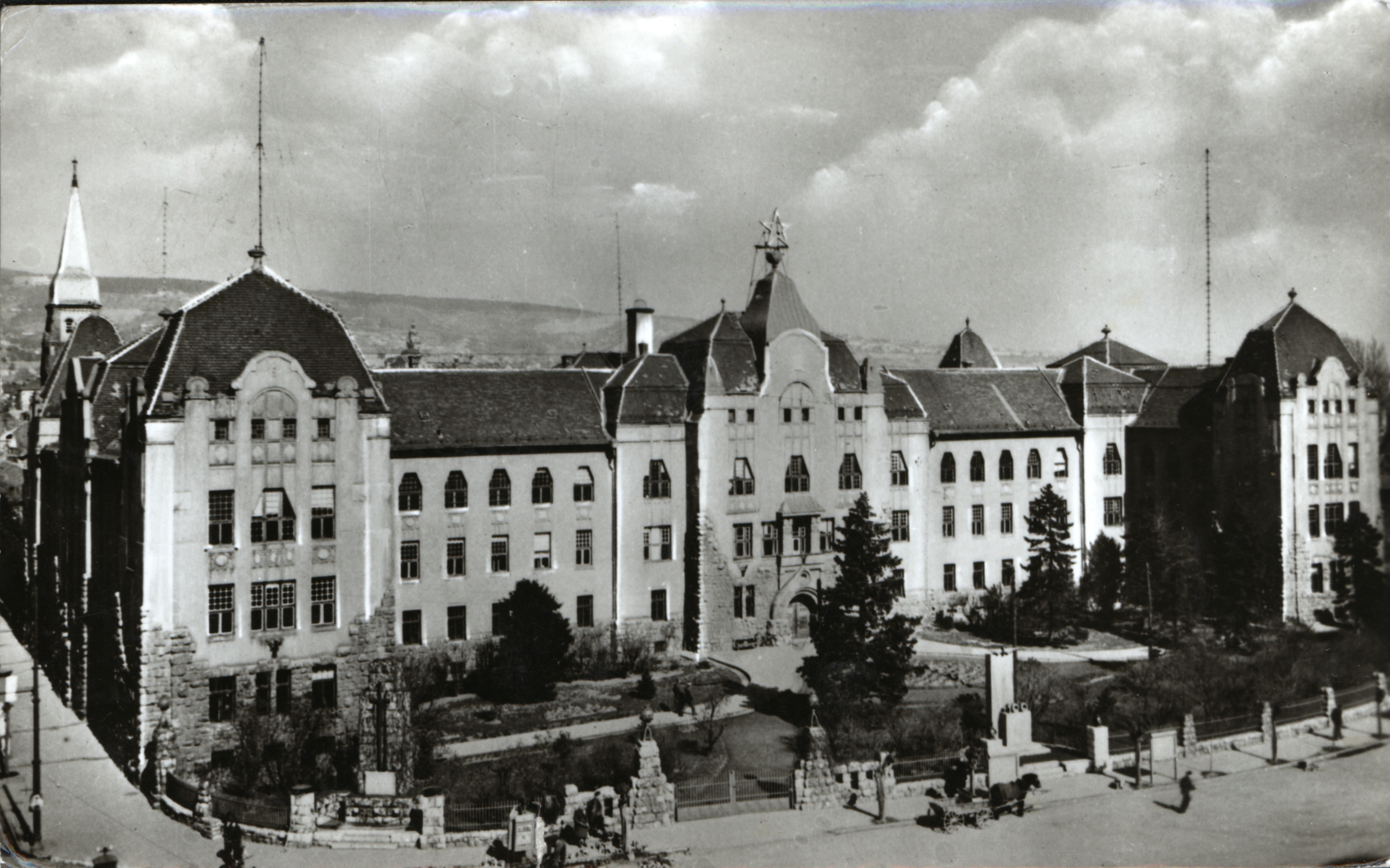 Pécs A MÁV igazgatóság épülete